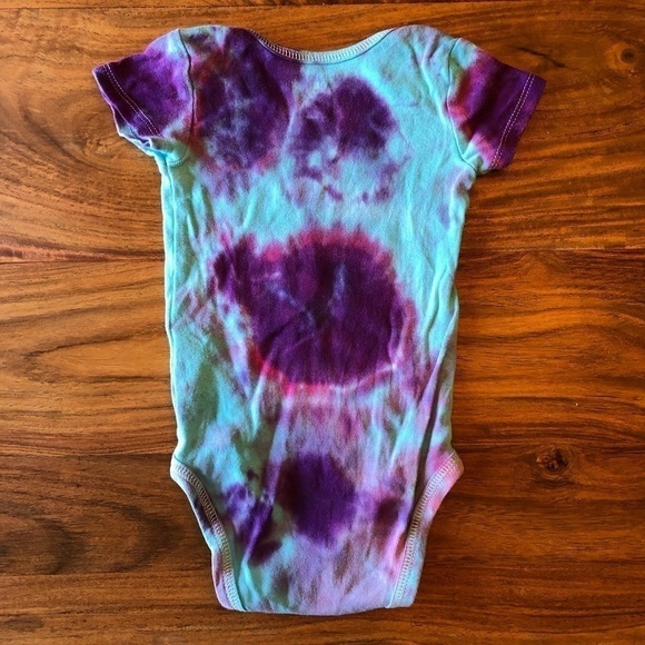 Just One You By Carter’s Hand Tie Dye Onesies Bundle x2 - Picture 3 of 4